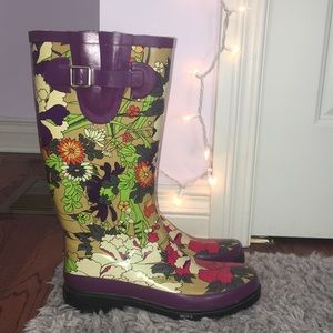 Women’s floral rain boots!